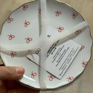 Godinger White 4 Plate with Red Bow Design